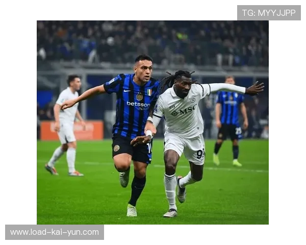 阿切尔比训练场回归首日：与劳塔罗击掌，参与合练全程