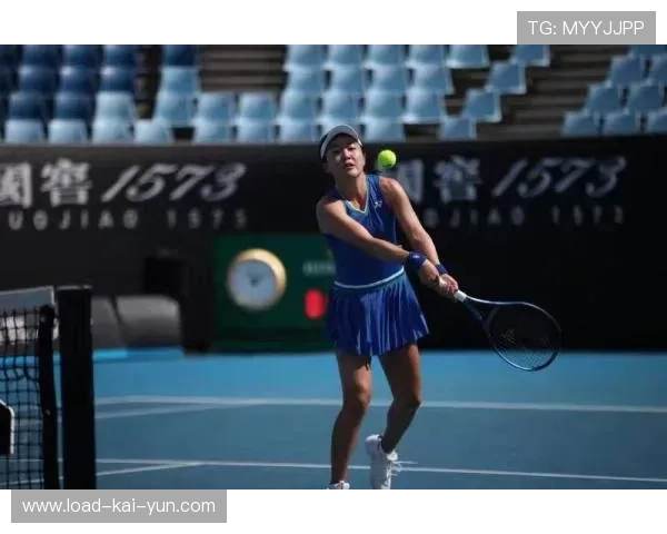 澳网女单高芙遭斯维托丽娜横扫,赛后回应摔拍为释放挫败感